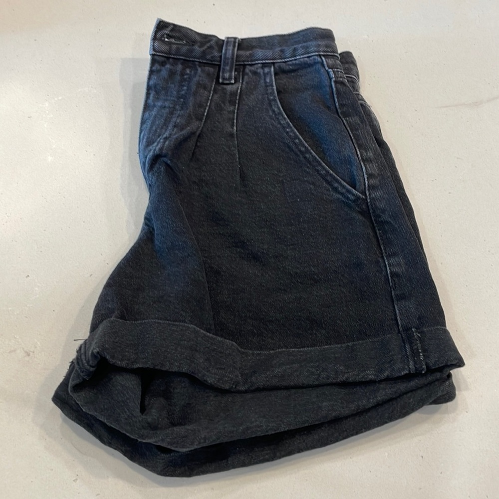 Black pleated mom jean shorts Topshop (2)